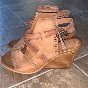 Super cute wedged sandal